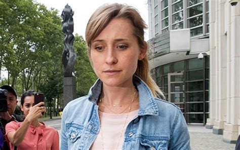 allison mack desnuda|Allison Mack sentenciada a 3 años de prisión por